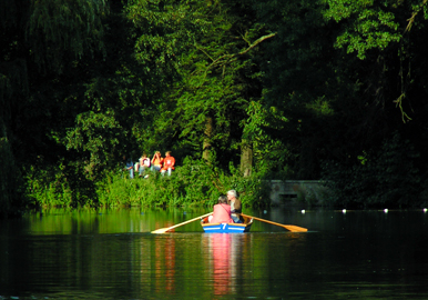 Das Bild zeigt Boote auf dem Teich in Wittringen